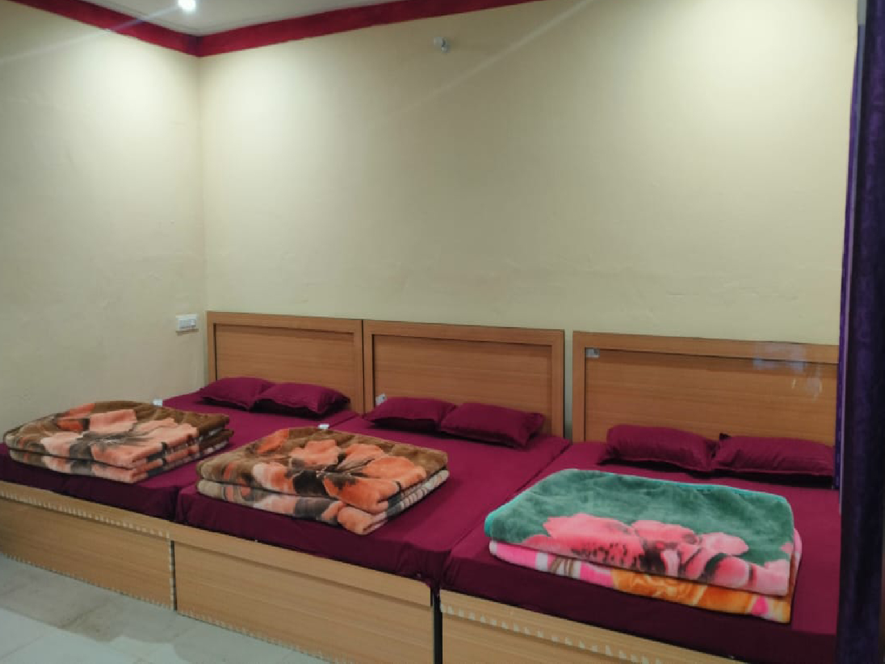 Six Bed Room