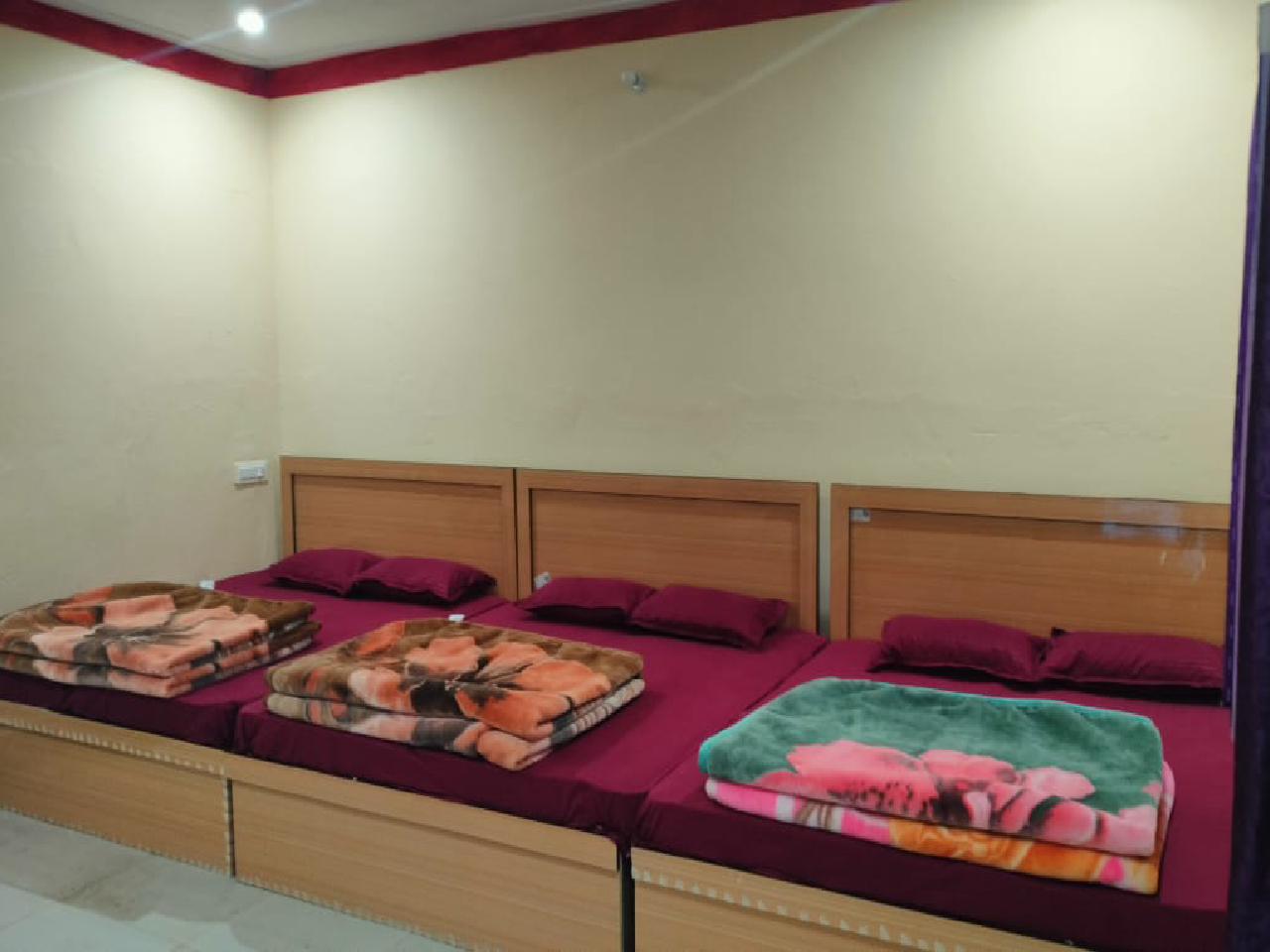 Six Bed Room